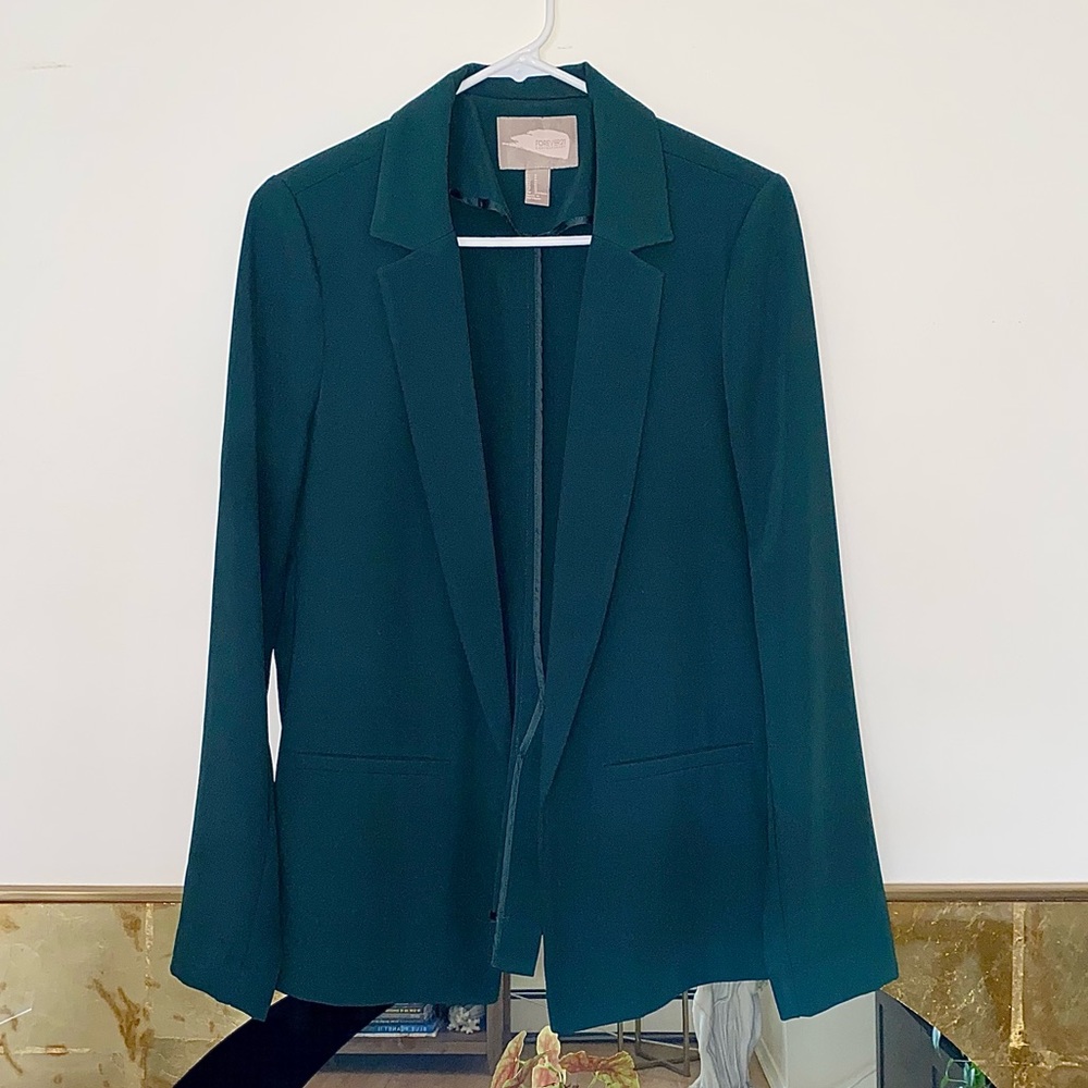 Forever 21 Green Blazer 💚
Size M